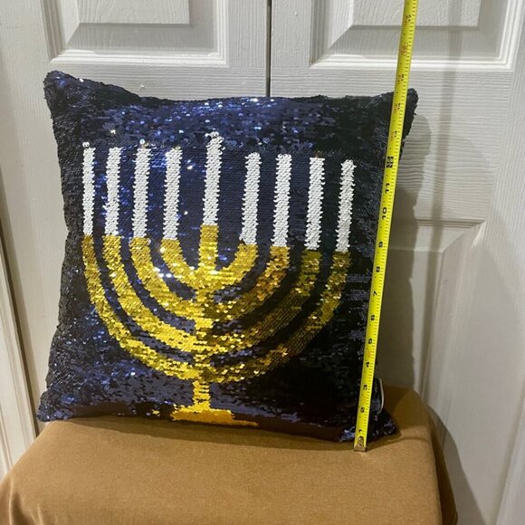 HANUKAH MENORAH SEQUIN PILLOWS FESTIVE LIGHTS 18x18 SET OF 2 EXCELLET CONDITION - Picture 2 of 16